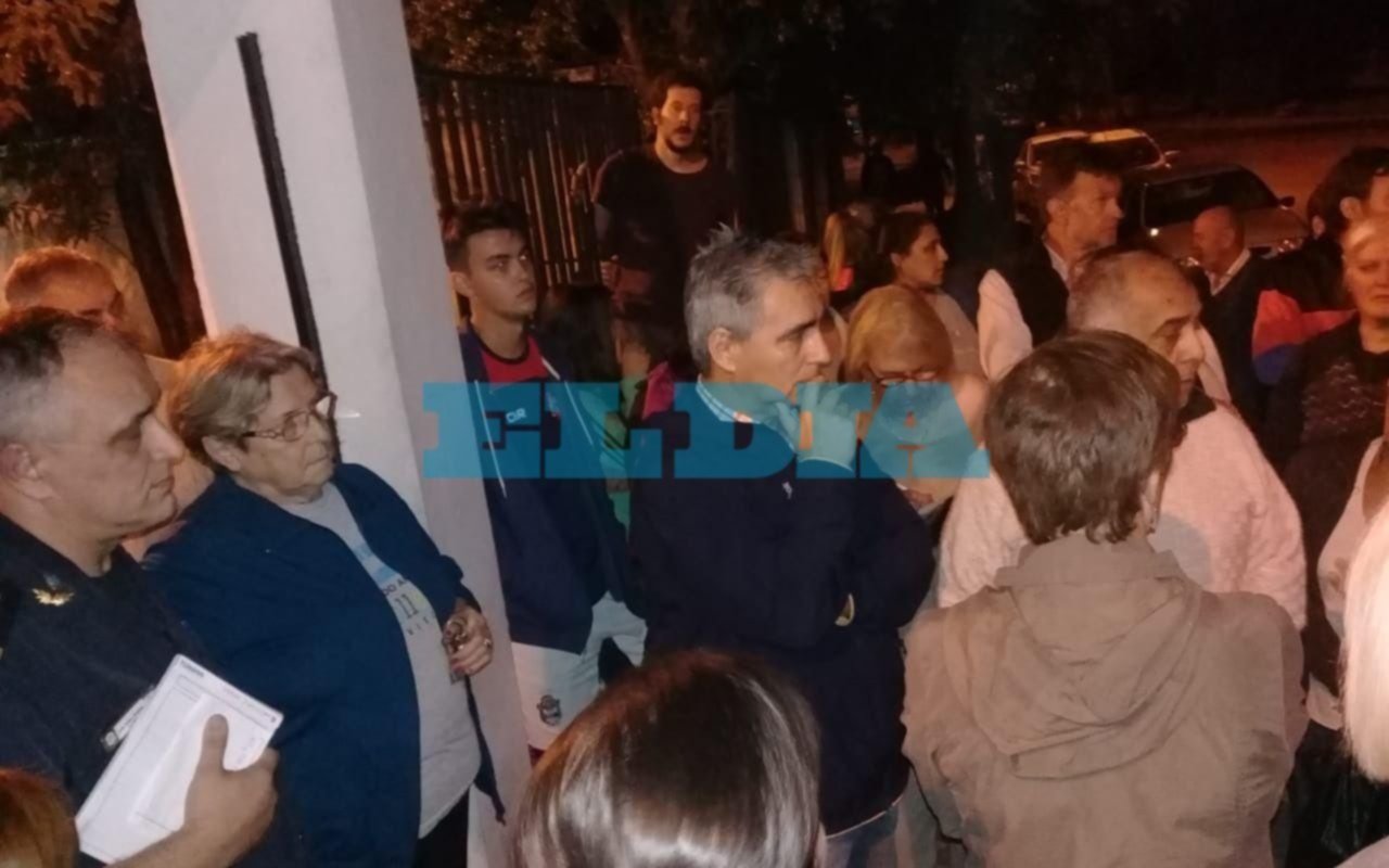 Vecinos de Villa Argüello, preocupados por la inseguridad, se reunieron para reclamar