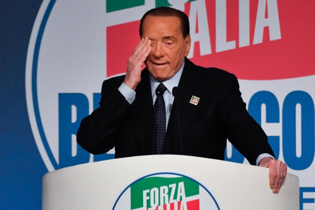 “Tengo 80.000 fotos secretas de Berlusconi y me gustaría publicarlas”