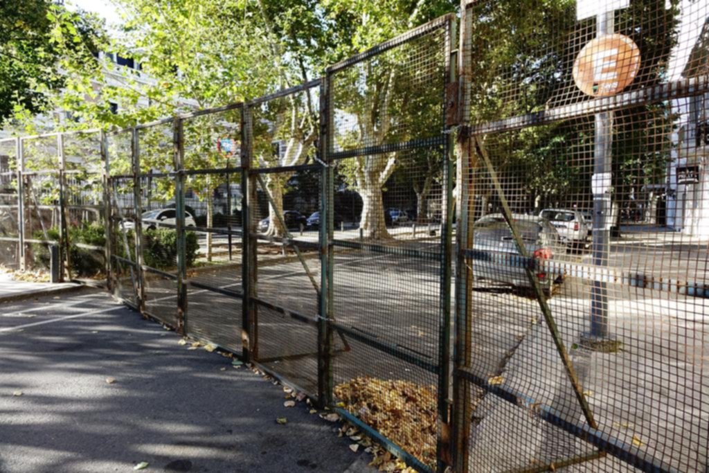 La Gobernación cercada es cosa de casi todos los días y ya no pasan ni peatones