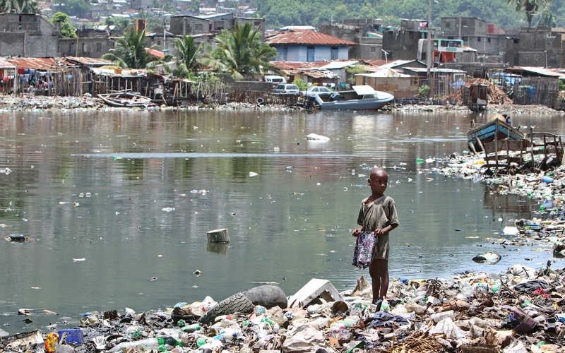 Según la OMS, la esperanza de vida en los países pobres es 18 años menor que en los ricos