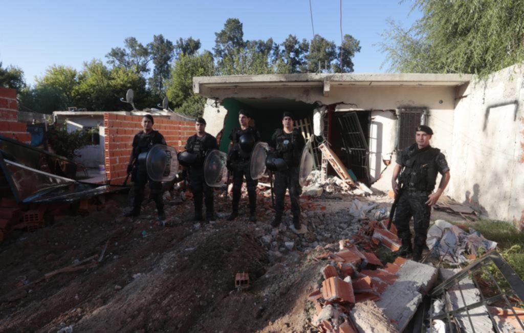 La Palmera: tras la topadora, un “desafío” narco a los vecinos y nuevos operativos