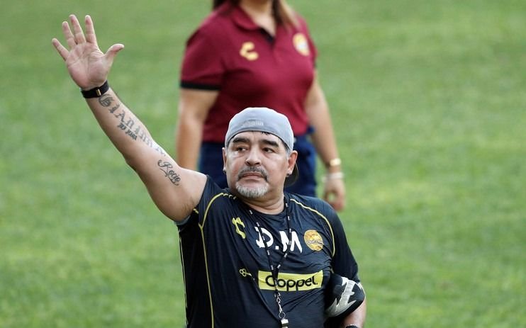 Un club de la Superliga que está por cambiar DT piensa en Diego Maradona