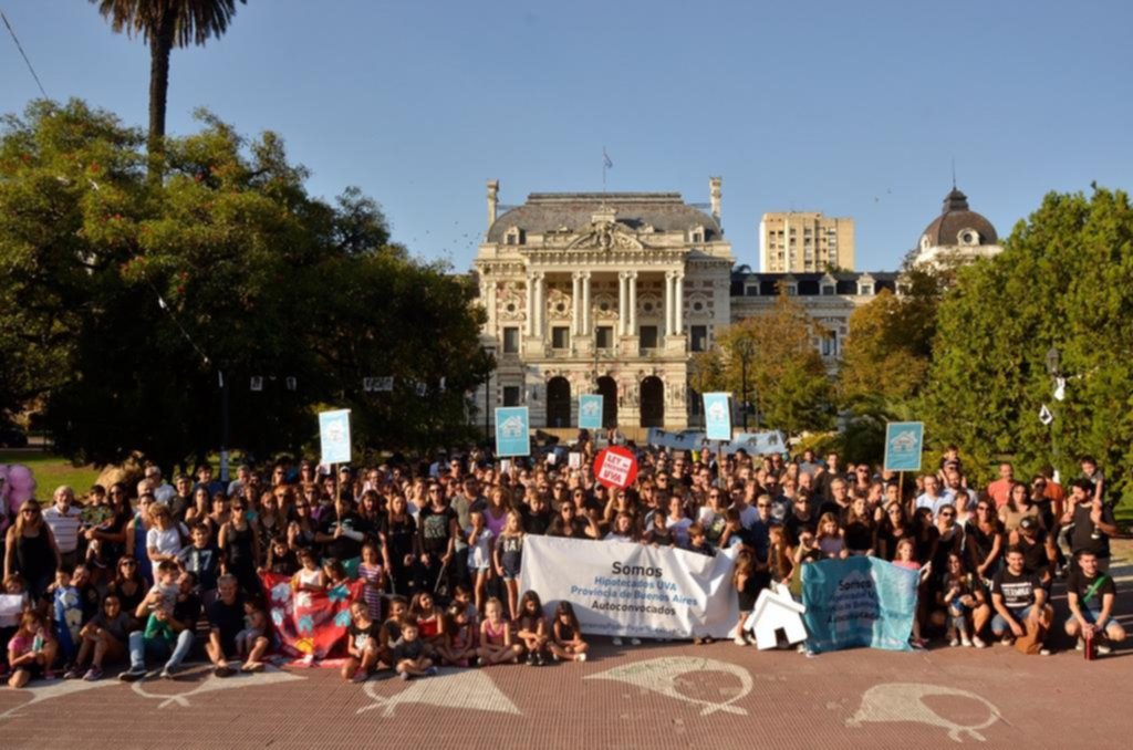 Acorralados, 1.300 deudores platenses de créditos UVA piden una ley de emergencia