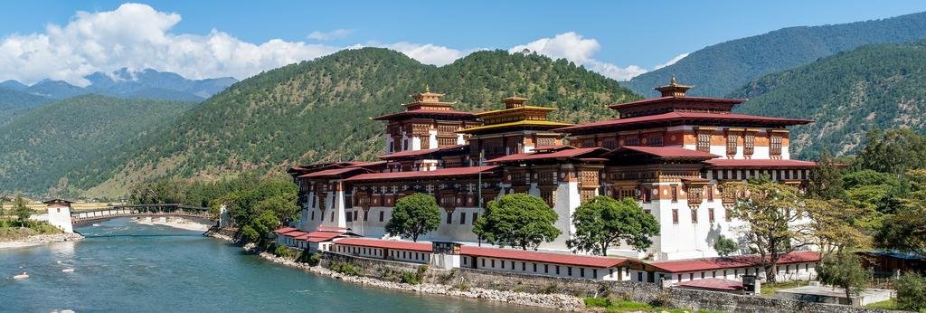 Entre montañas y selvas exuberantes, Bután conserva intacta su cultura y tradición