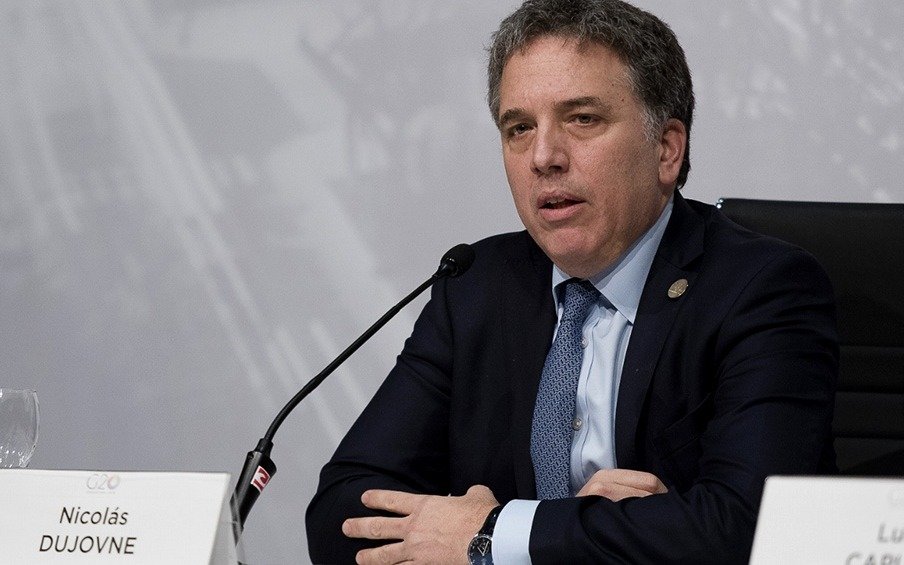 Dujovne viaja a Washington para participar de la asamblea anual del FMI