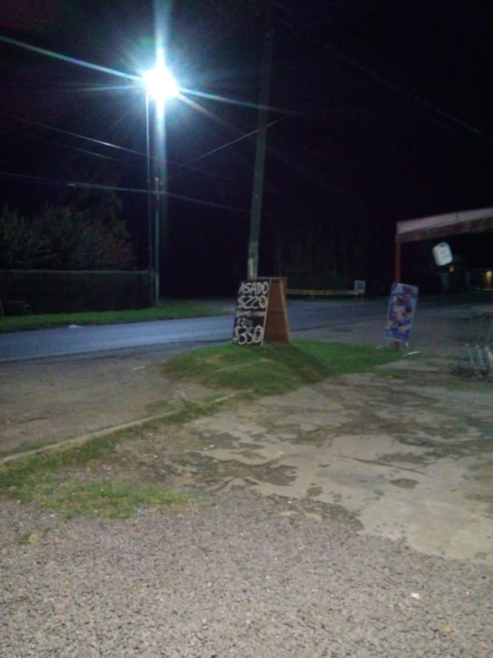 Reclaman por luminarias en Camino Belgrano y 504