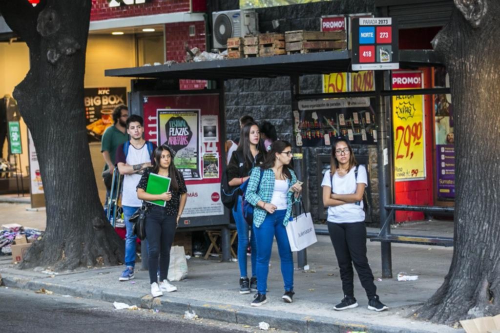Alumnos denuncian fallas en la carga del Boleto Estudiantil y preparan una marcha