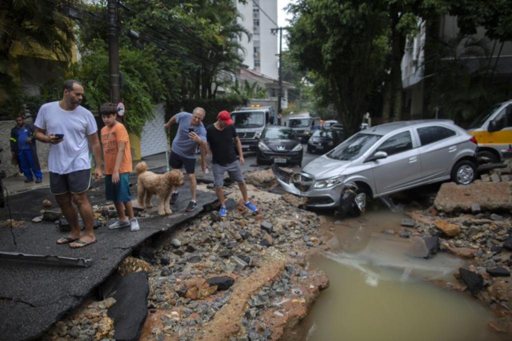Al menos 10 muertos y graves daños materiales por lluvias torrenciales en Río de Janeiro