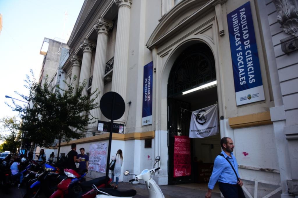 Amparo e incertidumbre por la demora en la entrega de los títulos universitarios