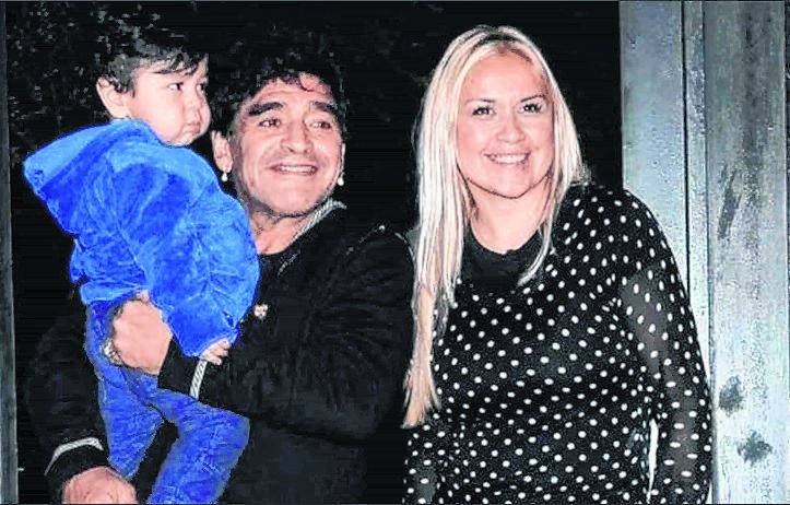 ¿Son once?: Verónica Ojeda estaría embarazada de Maradona