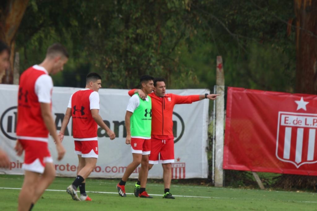 Milito hiperactivo: probó hasta con tres esquemas diferentes