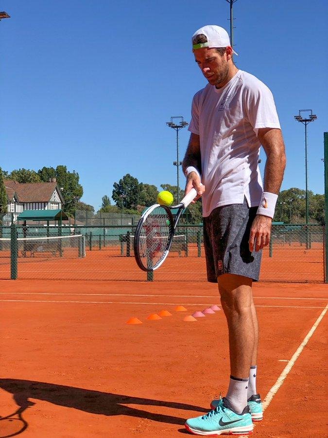 Del Potro se mostró en las canchas, pero sin aviso de regreso