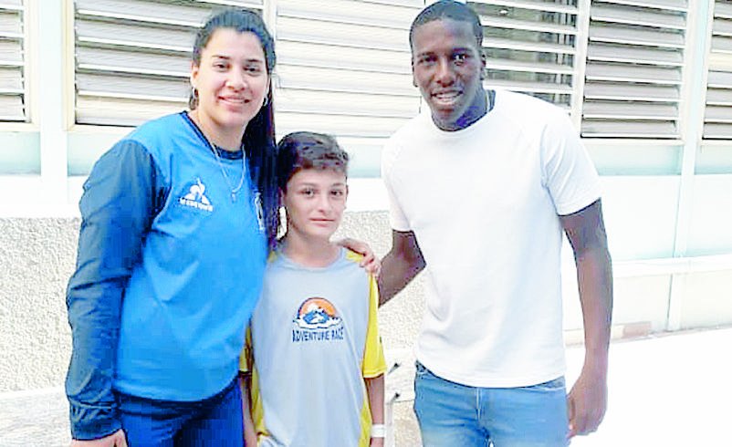 Jan Hurtado y Tatiana Vera, visitaron a un Triperito en el Hospital de Niños