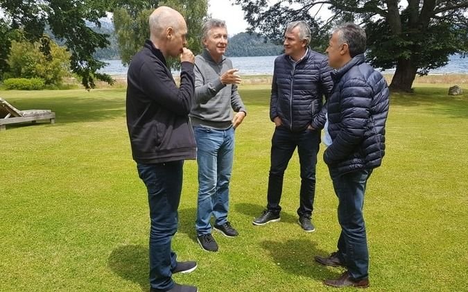 Macri se reunirá con los gobernadores de Cambiemos antes de anunciar medidas