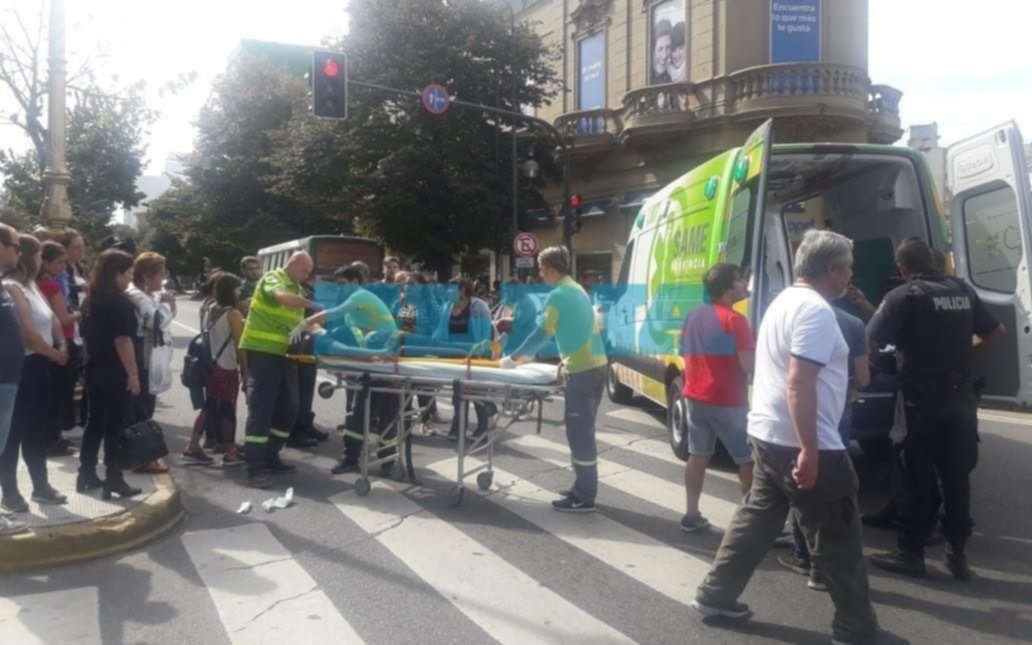 Una joven herida, gritos y revuelo en diagonal 80 y 4