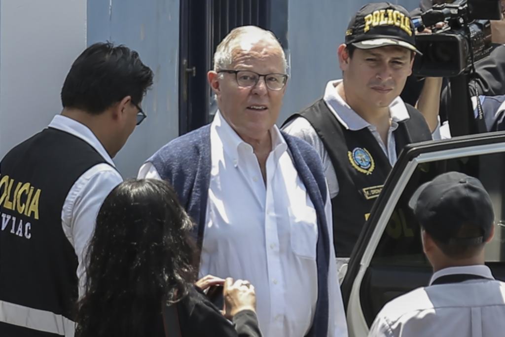 Perú: detienen al ex presidente Kuczynski por corrupción
