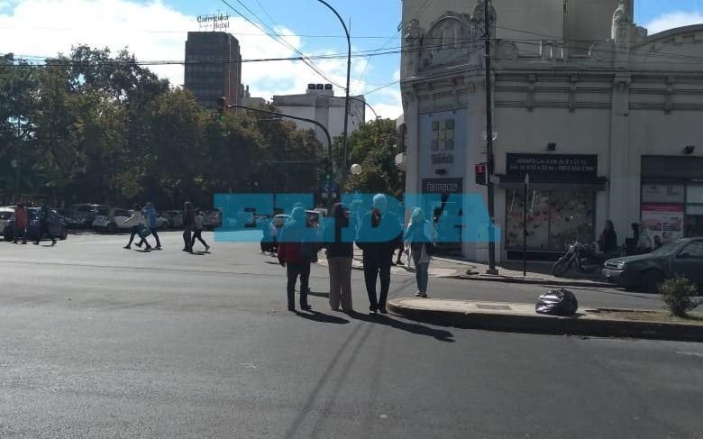 Advierten por semáforo peatonal  mal sincronizado en 7 y 54