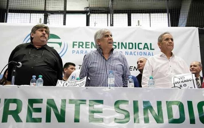 Las dos CTA y Moyano convocaron a un paro general para el 30 de abril