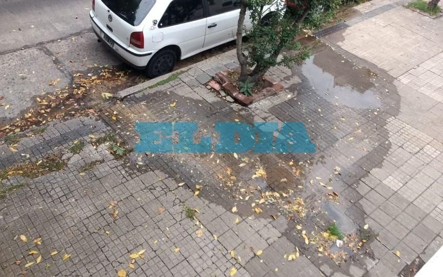 Una pérdida de agua tiene a maltraer a los vecinos de 45 entre 17 y 18