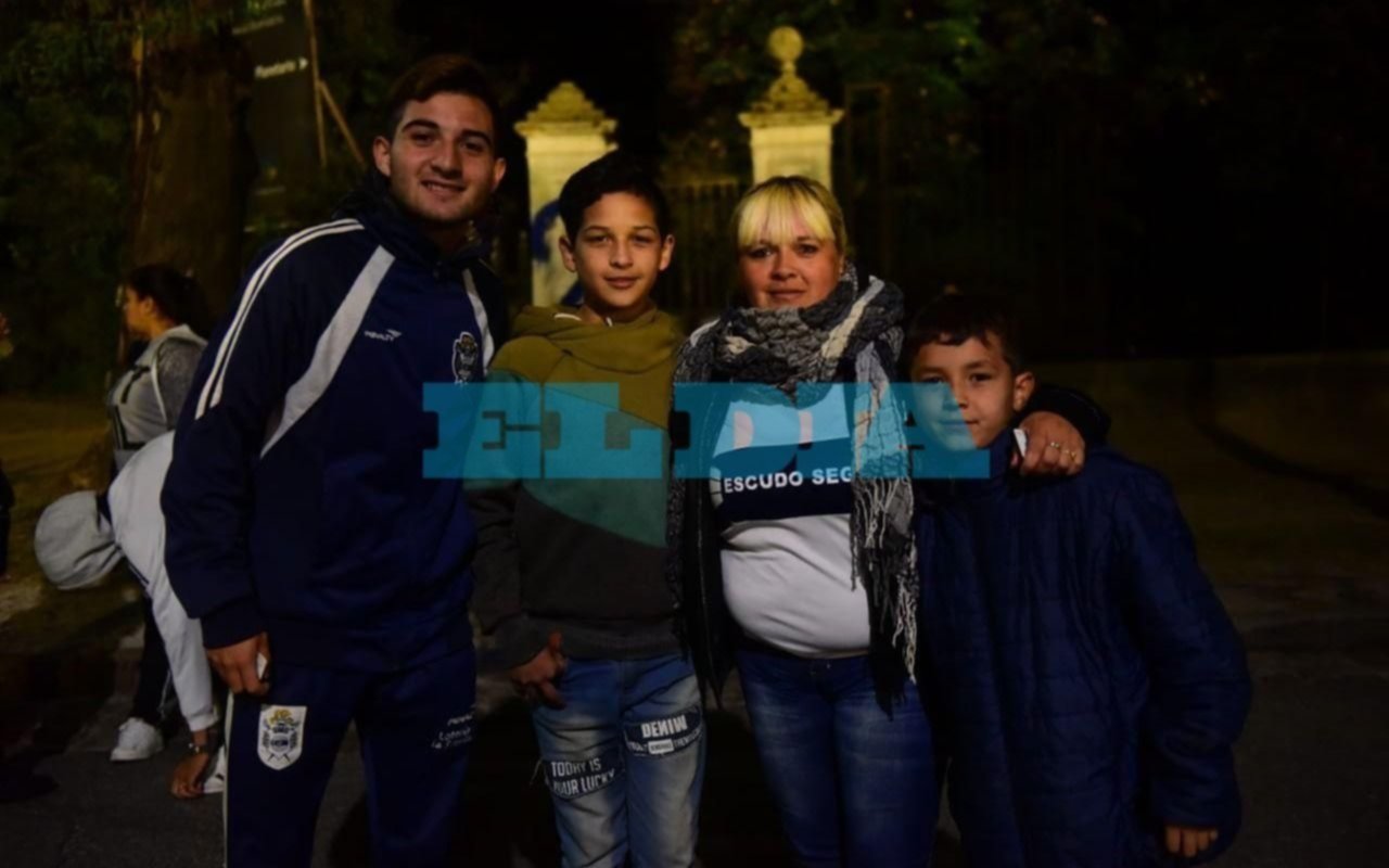 Ni los hinchas ni Beccacece quisieron perderse el estreno en la Copa