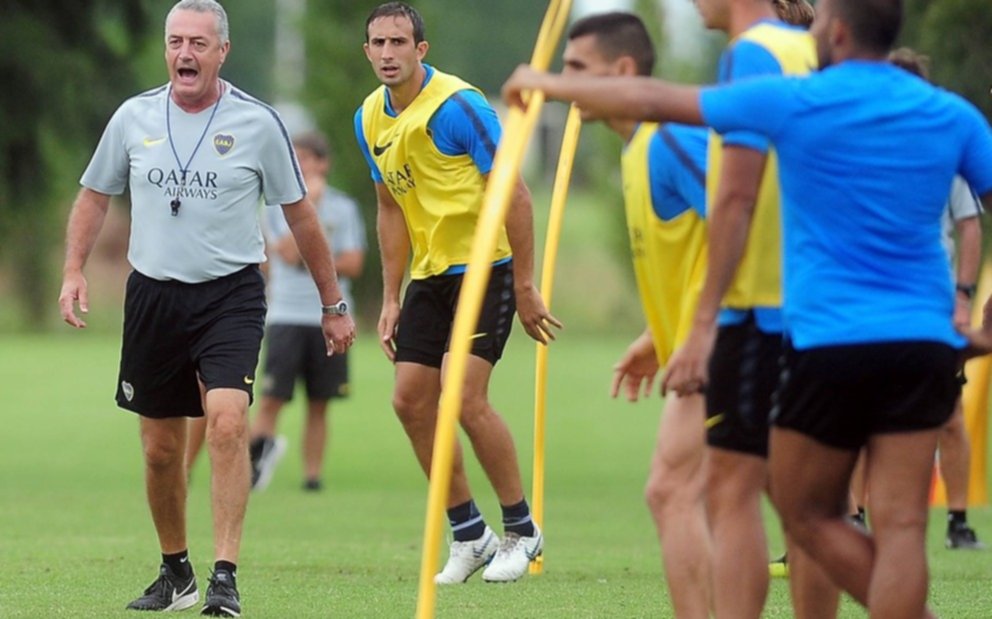 La charla de Alfaro con un jugador de Boca que no anda bien y el DT quiere recuperar