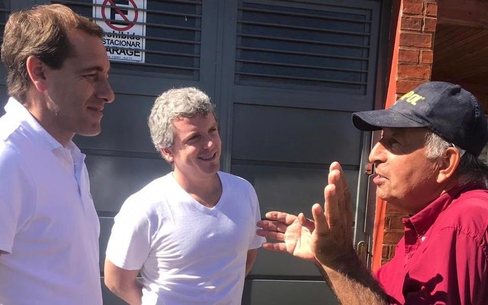 Garro encabezó un "timbreo" en Los Hornos, San Carlos y Hernández