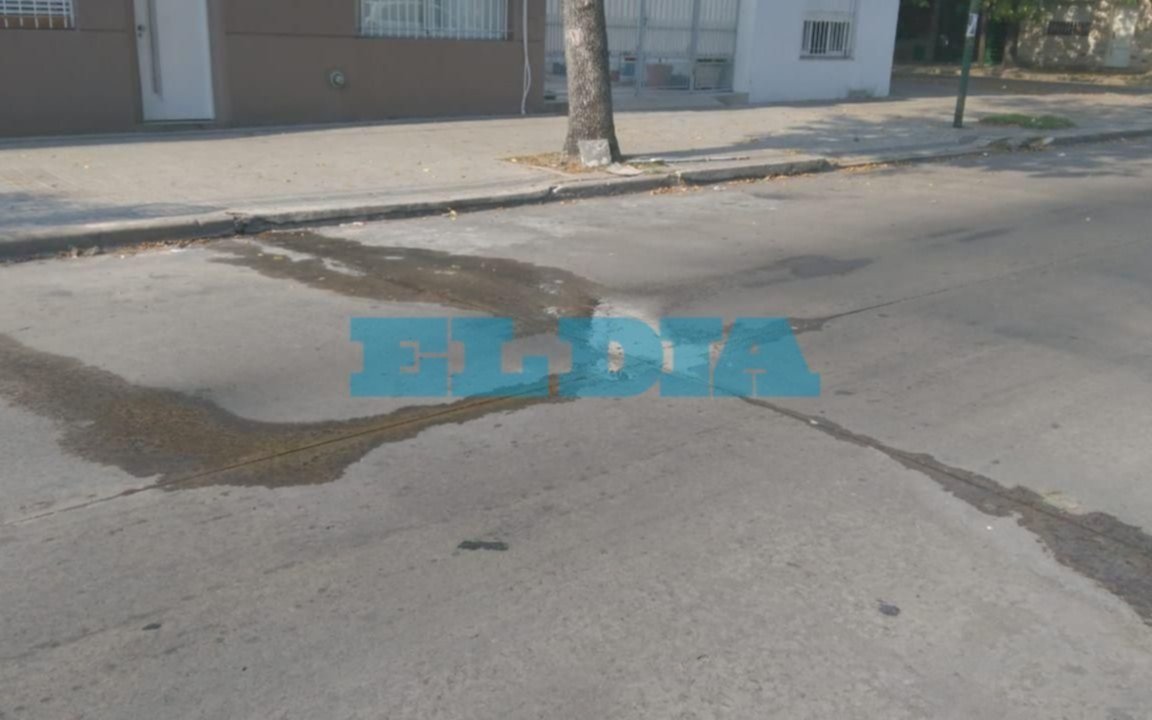 Calle "inundada" en 27 entre 36 y 37