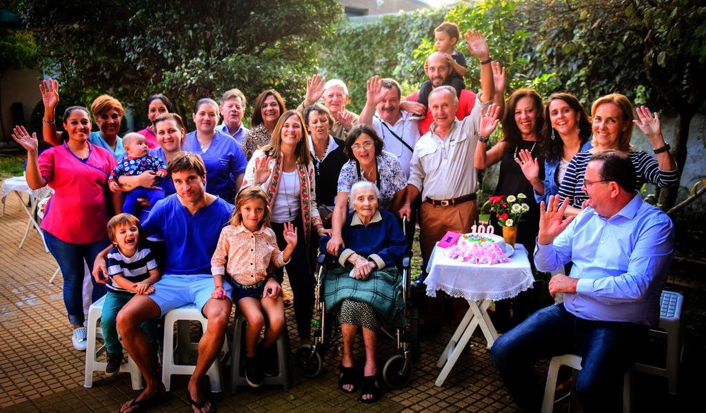 Con Ernestina crece el club de los abuelos centenarios en la Ciudad