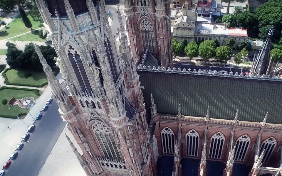 El ingeniero que restauró la Catedral de La Plata habló del incendio de Notre Dame