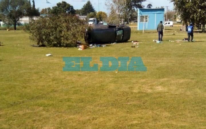 Siguió de largo: vuelco y heridos en la rotonda de ruta 36 y 44