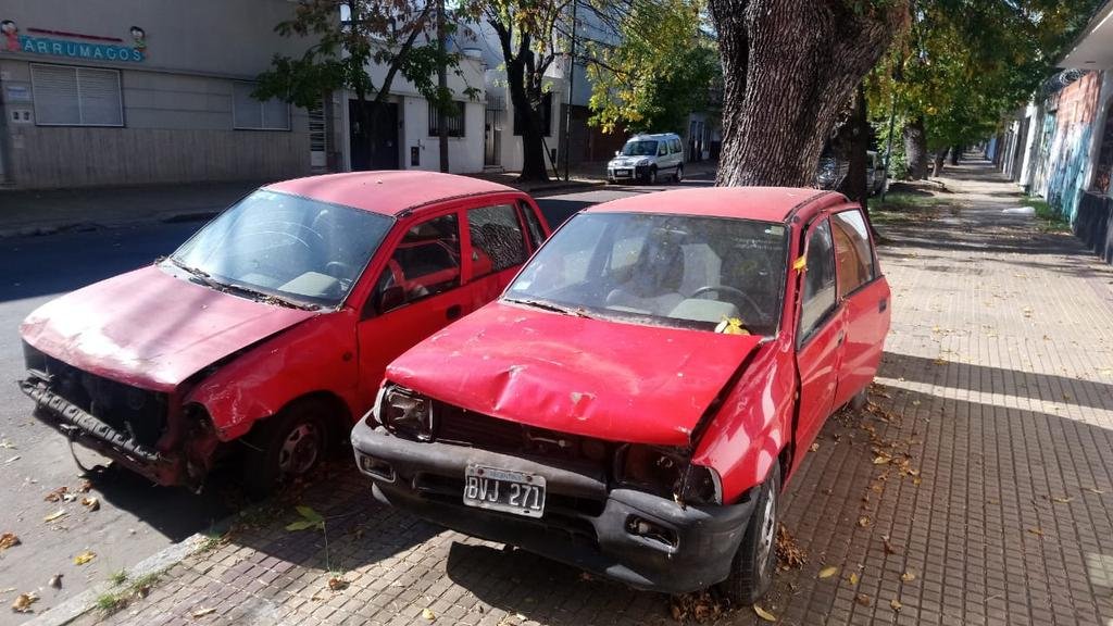 Reclamo por autos abandonados en el Centro
