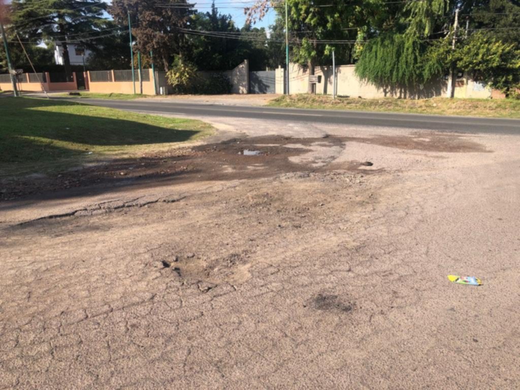Pozo peligroso en Camino Belgrano y 506