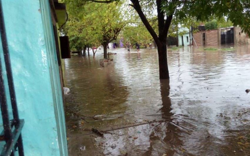 Inundaciones en el noroeste dejaron un saldo de miles de evacuados y dos muertos