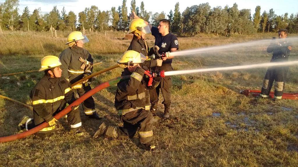 Capacitación de los bomberos del barrio El Peligro