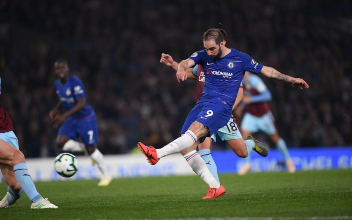 VIDEO: Chelsea empató, con un gol de Higuaín, ante Burnley y entró en zona de Champions