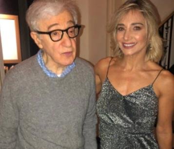 Andrea Ghidone le mostró videos y se sacó fotos con Woody Allen en Manhattan