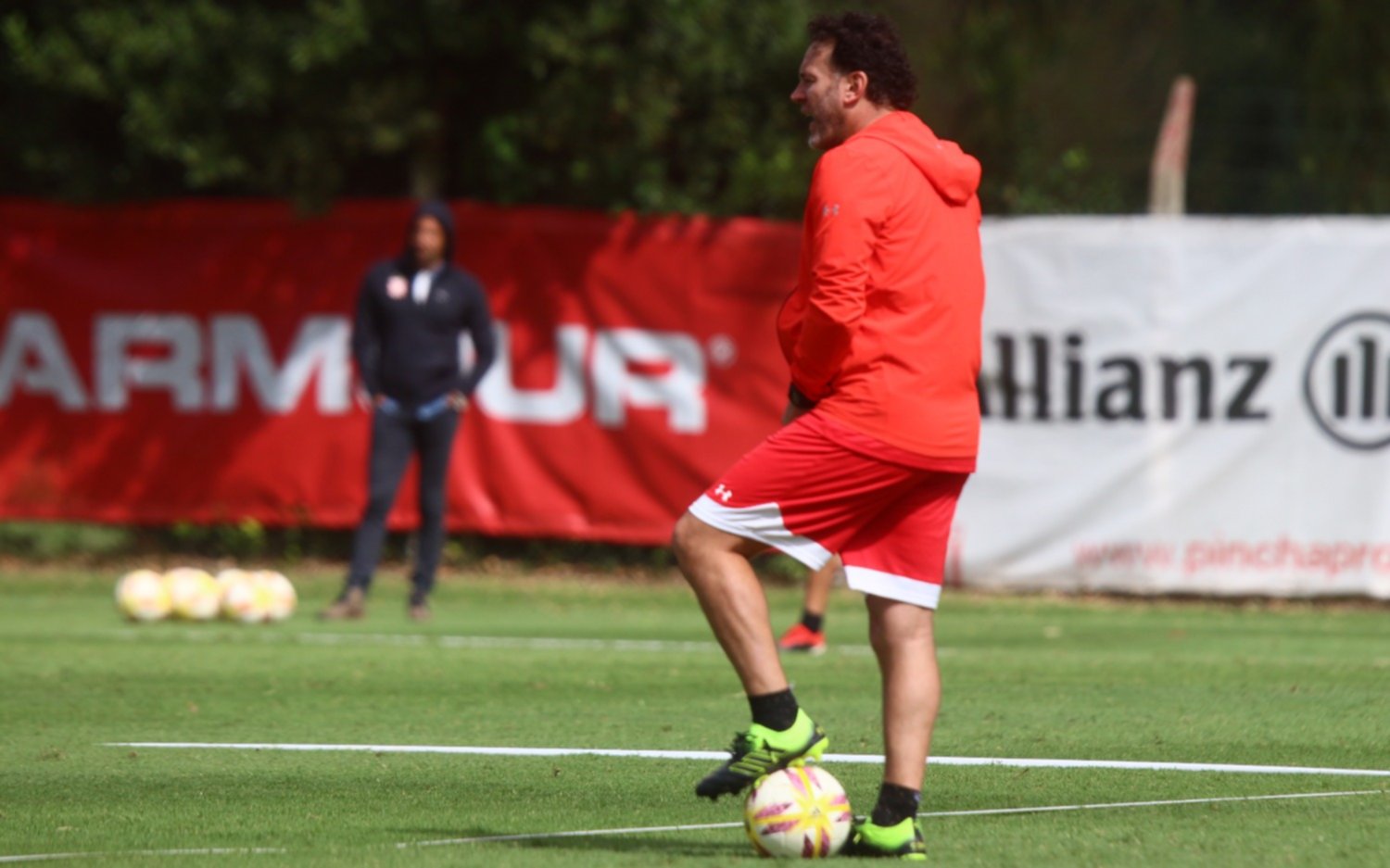 En Estudiantes Milito no suelta prenda del equipo