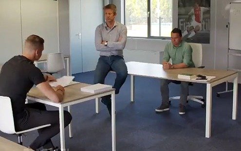 Una genialidad del Ajax para presentar a un arquero que en su momento criticó al Club