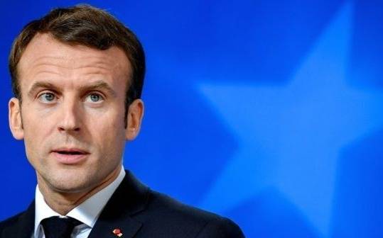 Macron bajará impuestos y subirá jubilaciones en respuesta a los "chalecos amarillos"