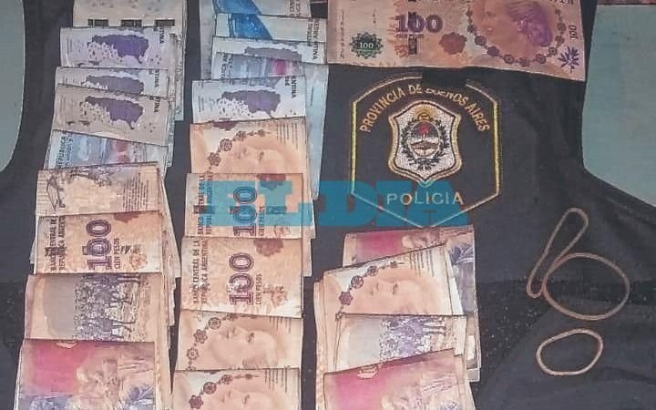 Encuentran lo que sería una parte del botín de un "auto-robo" en un súper chino de Tolosa 