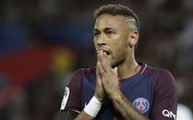 Neymar en problemas por atacar a un árbitro a través de las redes