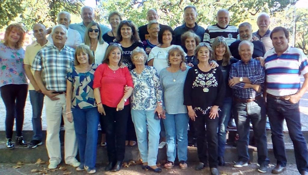 Egresados del ex Comercial volvieron a verse las caras