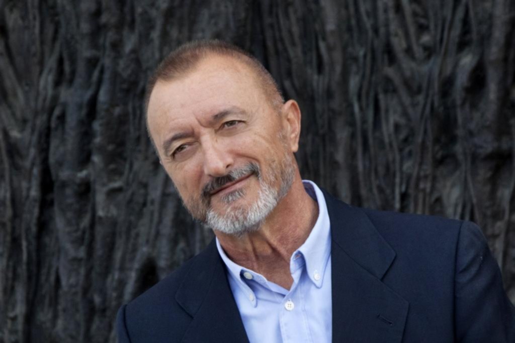 Pérez-Reverte: “De los malos a menudo se aprende mucho más que de los buenos”