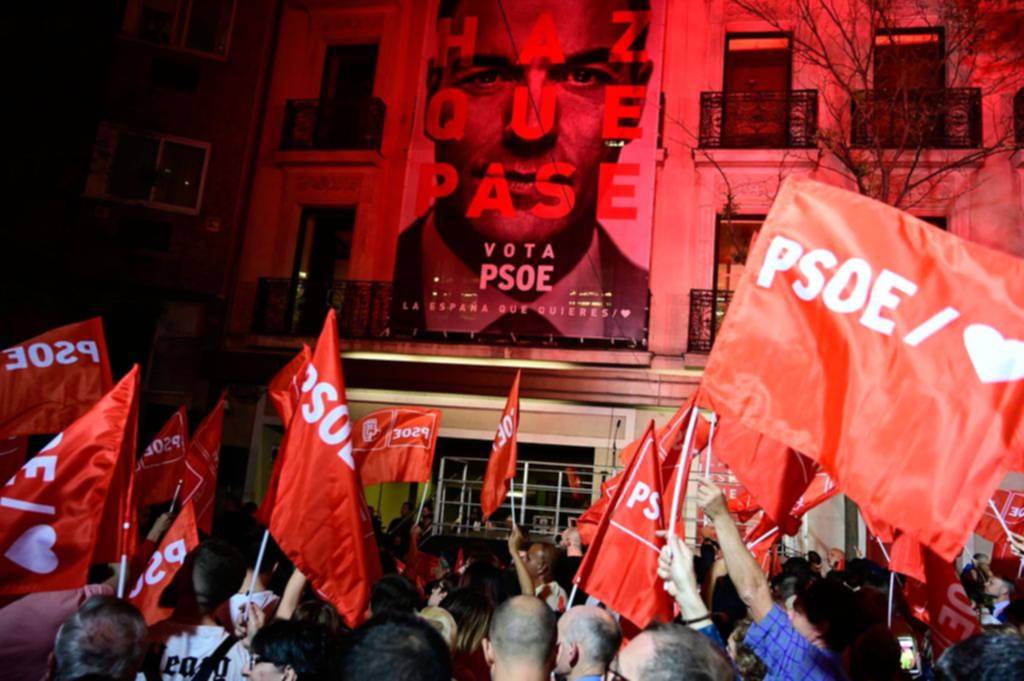 El socialismo gana en España pero deberá pactar, y el PP sufre una derrota histórica