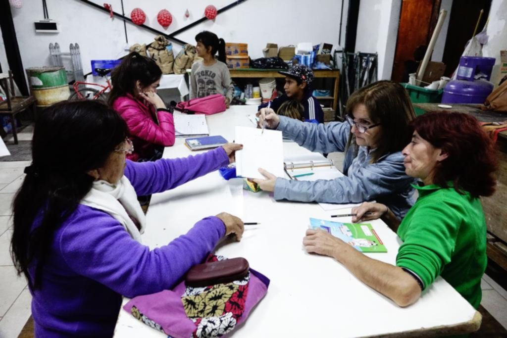 Jubilados pero más activos que nunca: no se quedan quietos y ayudan a la comunidad