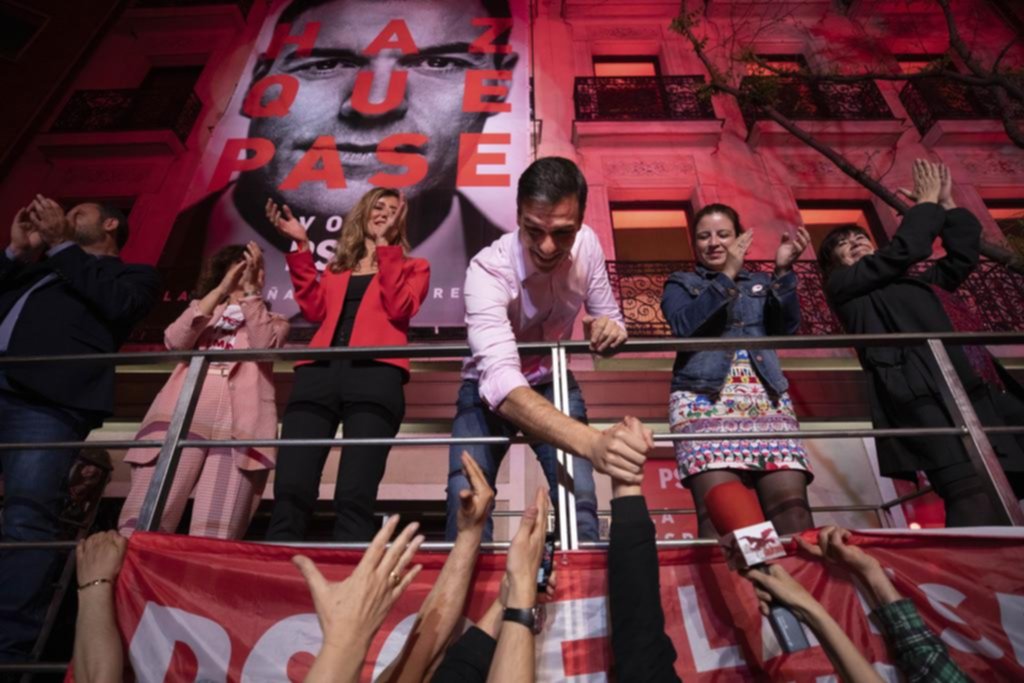 Tras su claro triunfo, Sánchez analiza gobernar sin alianzas
