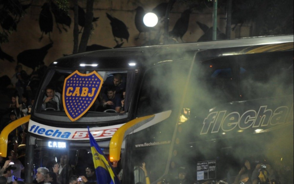 De ahora en más, colectivos "antipiedrazos" para el plantel de Boca