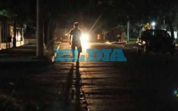Luminarias sin funcionar en 526 bis entre 14 y 15