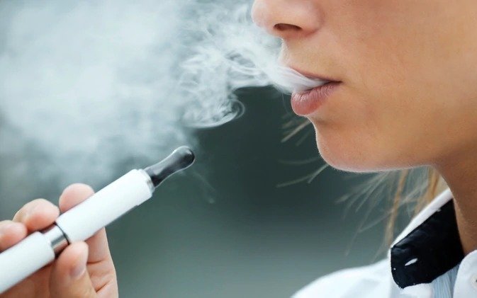 Una tabacalera fue autorizada para vender cigarrillos electrónicos