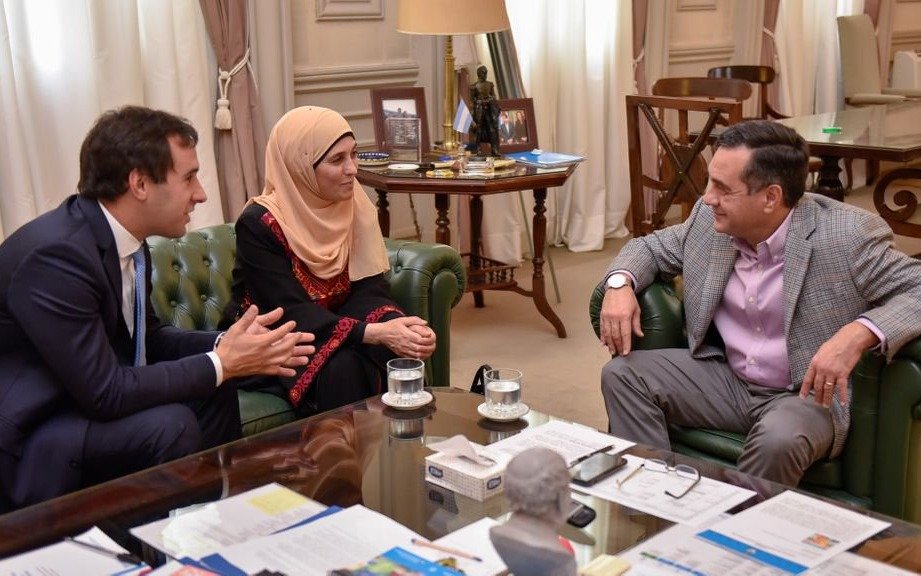 Finocchiaro recibió a la profesora palestina ganadora del Global Teacher Prize 